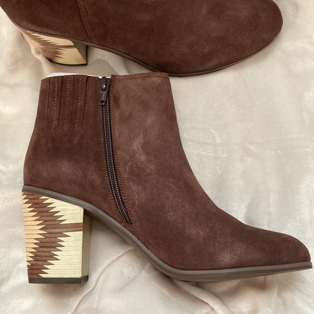 NWT Seychelles Grand Finale chocolate suede booty size 9